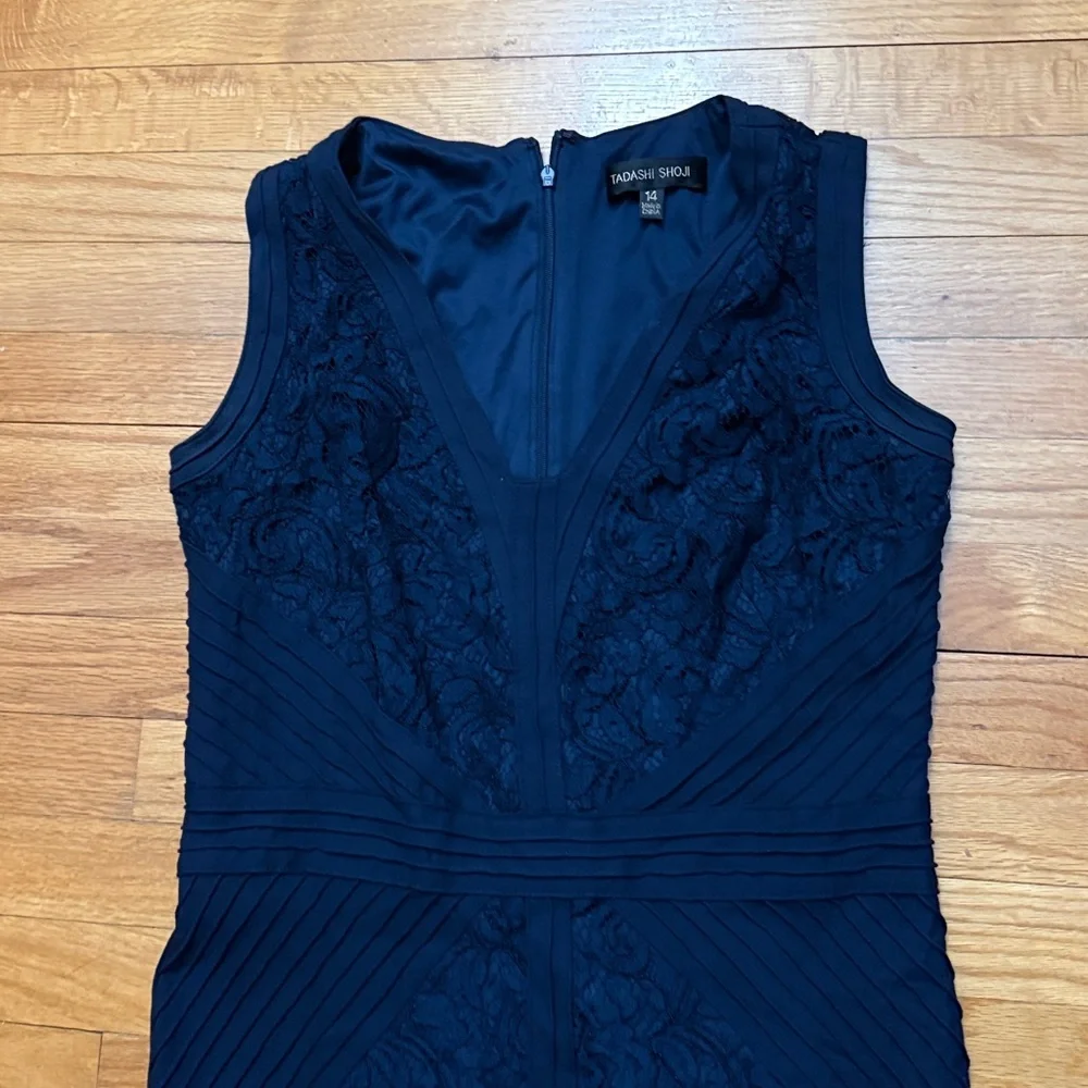 Tadashi‎ Shoji Navy Gown - Sleeveless V Neck Lace - Picture 2 of 4